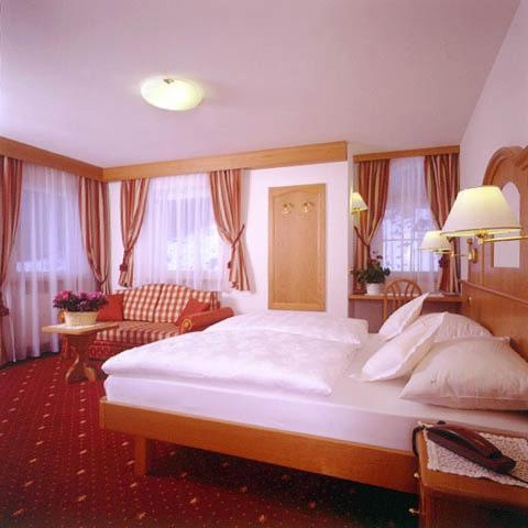 Hotel Scoiattolo Selva di Val Gardena Ruang foto