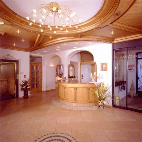 Hotel Scoiattolo Selva di Val Gardena Bagian luar foto
