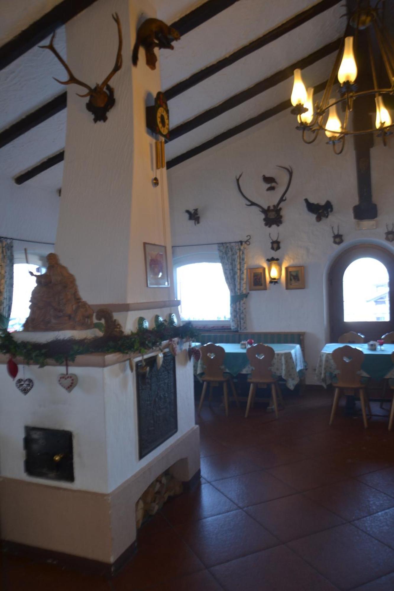 Hotel Scoiattolo Selva di Val Gardena Bagian luar foto