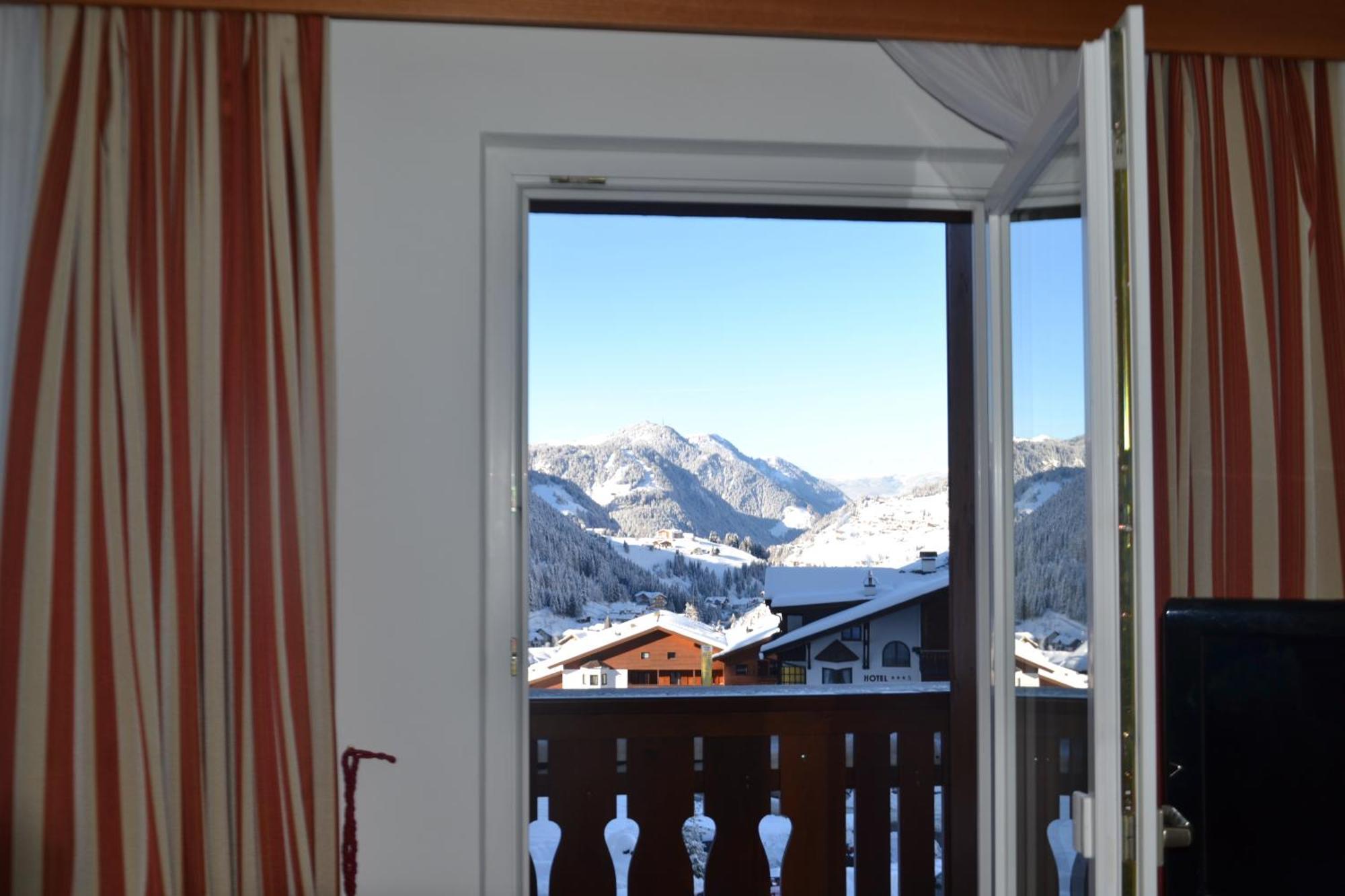 Hotel Scoiattolo Selva di Val Gardena Bagian luar foto