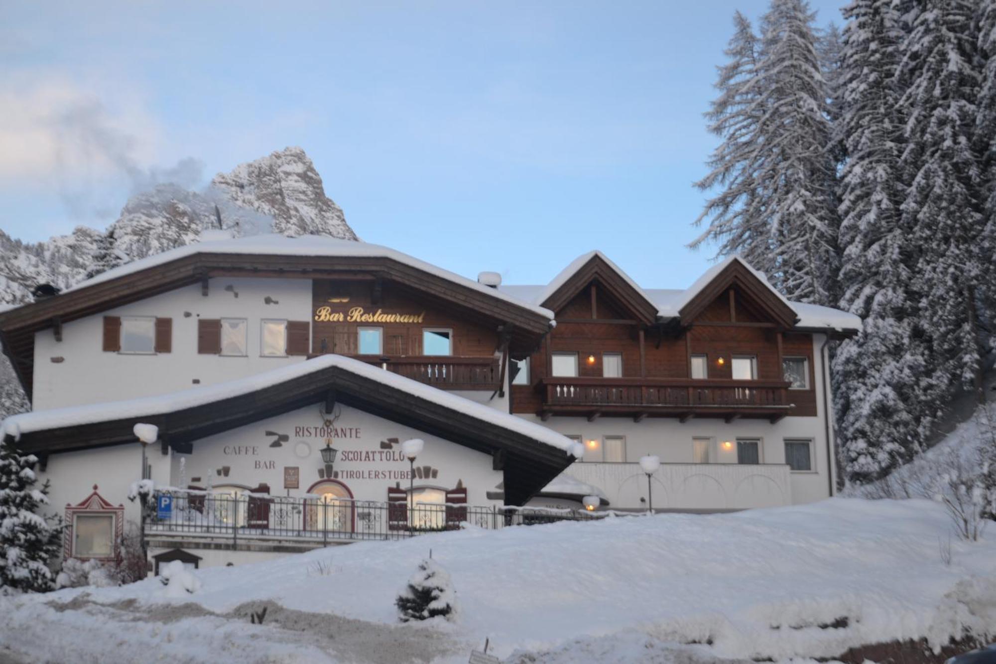 Hotel Scoiattolo Selva di Val Gardena Bagian luar foto