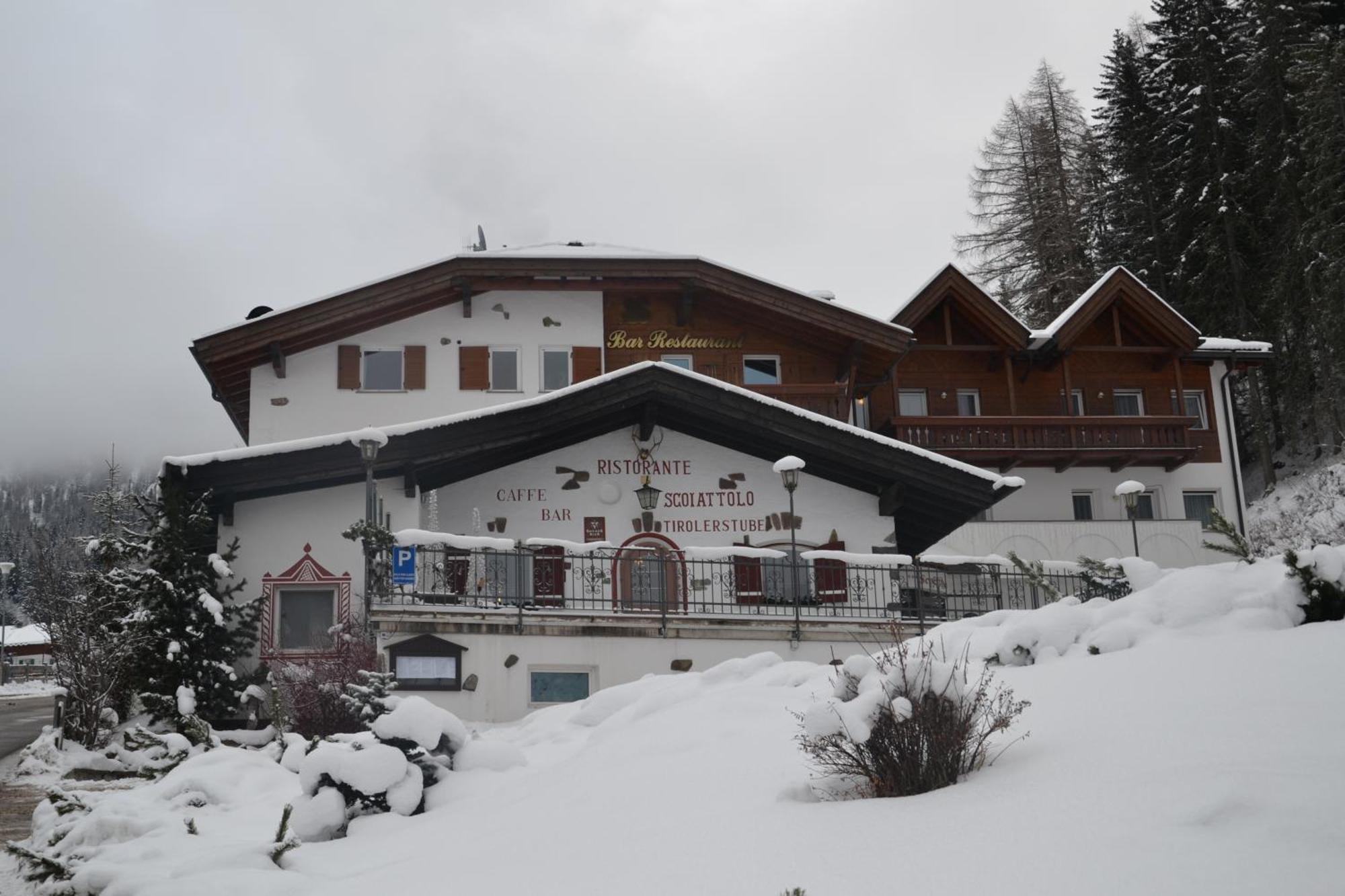 Hotel Scoiattolo Selva di Val Gardena Bagian luar foto