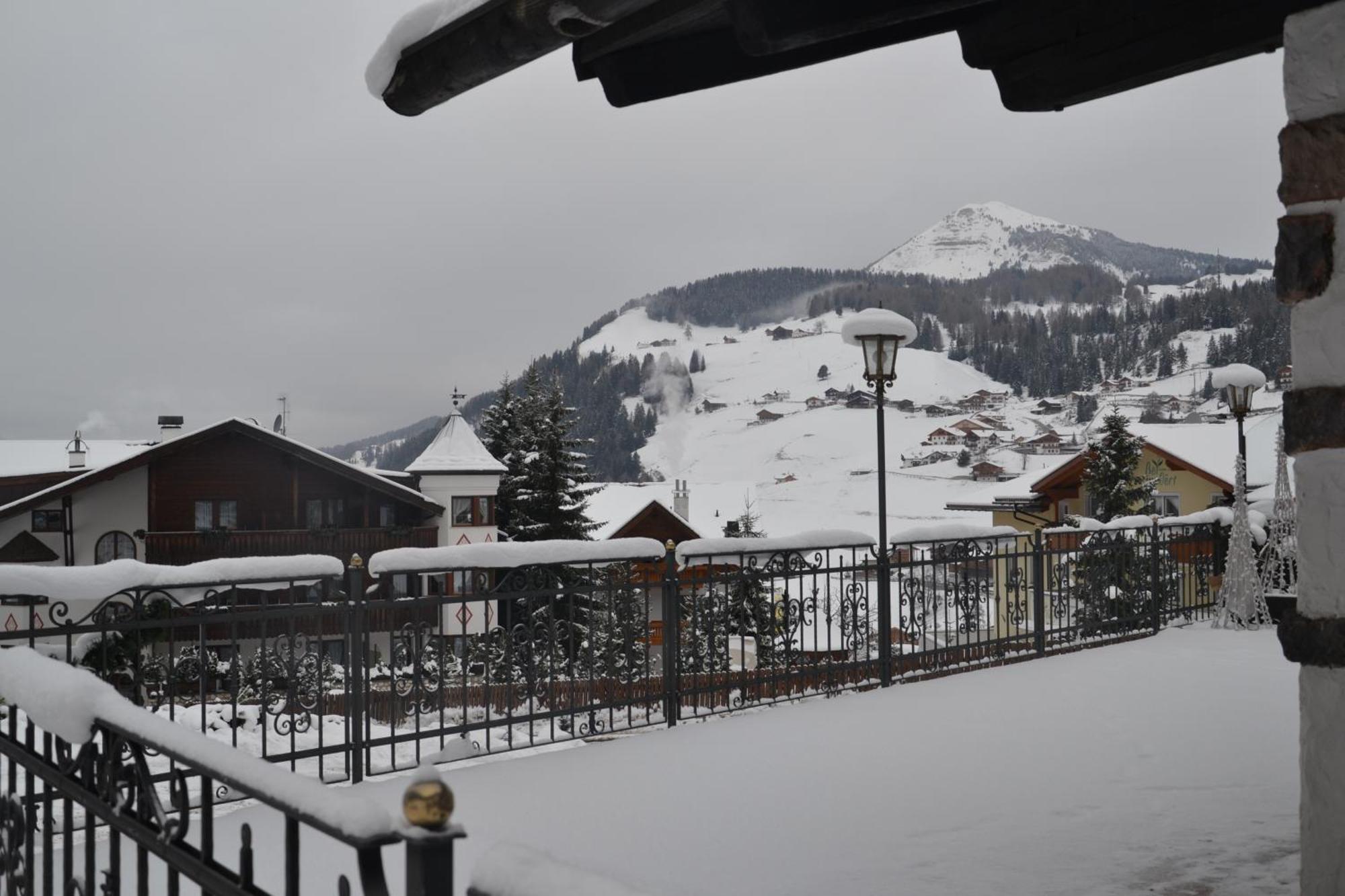 Hotel Scoiattolo Selva di Val Gardena Bagian luar foto
