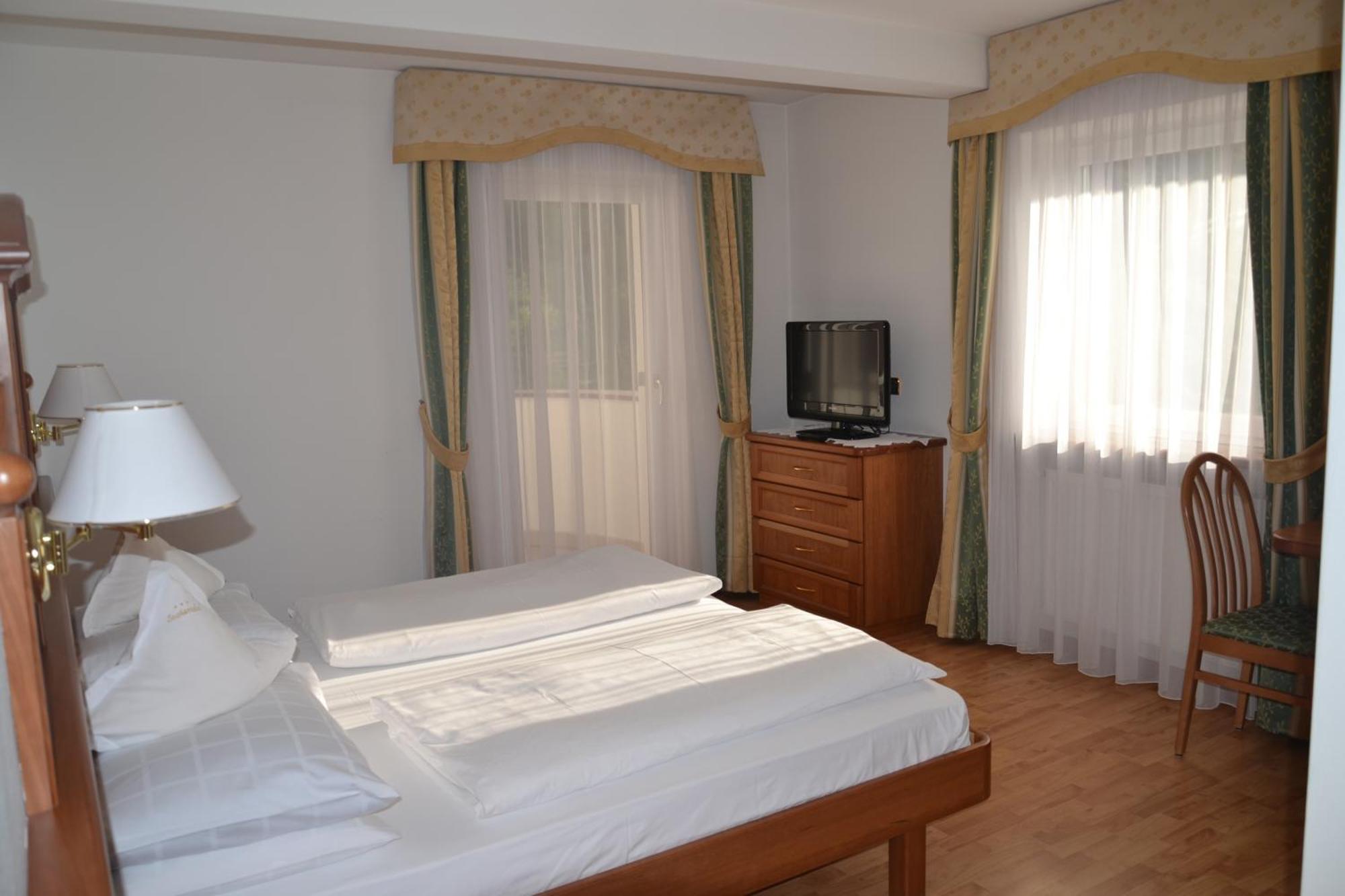 Hotel Scoiattolo Selva di Val Gardena Bagian luar foto