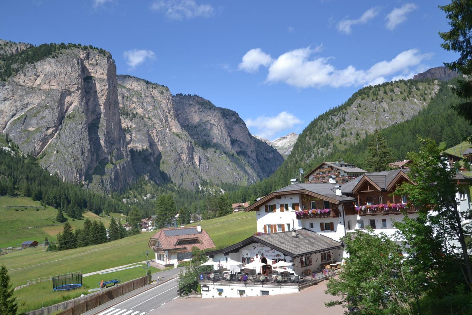 Hotel Scoiattolo Selva di Val Gardena Bagian luar foto