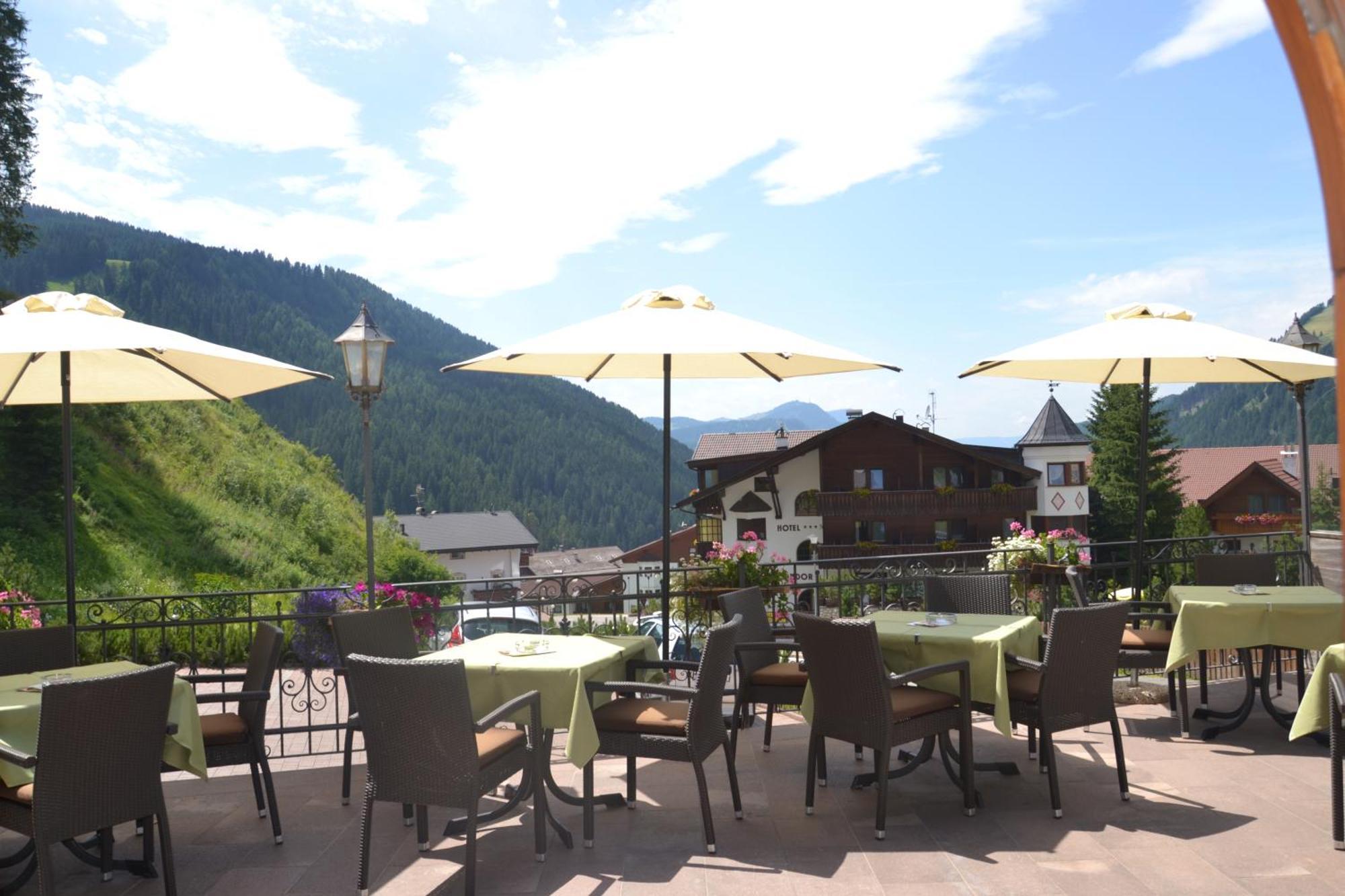 Hotel Scoiattolo Selva di Val Gardena Bagian luar foto