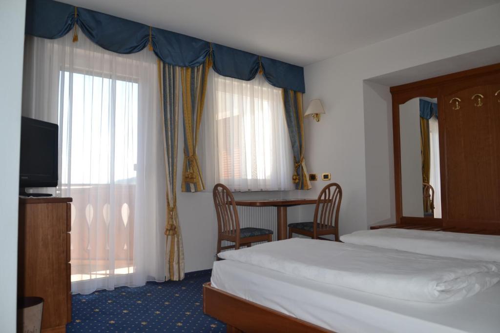 Hotel Scoiattolo Selva di Val Gardena Ruang foto